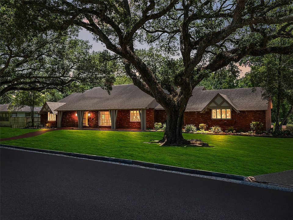 1st image of 2310 Oak Dr