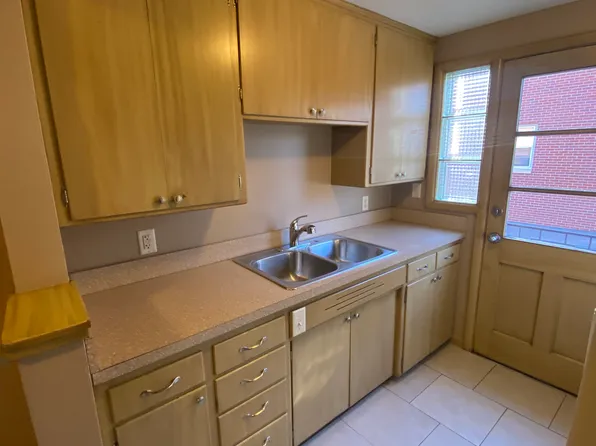 2011 A St APT 4, Lincoln, NE 68502