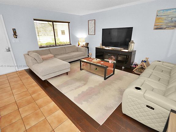 4th image of 9920 NW 68th Pl APT 110