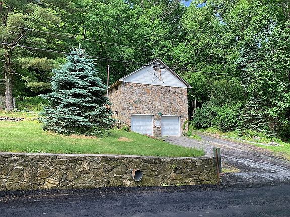 Stone barn, 2 car garage