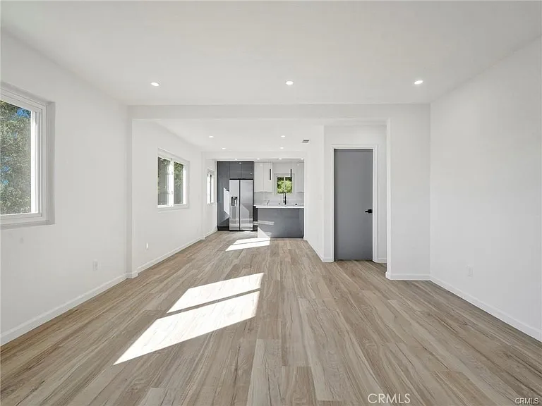 727 Robinson St — Photo 16