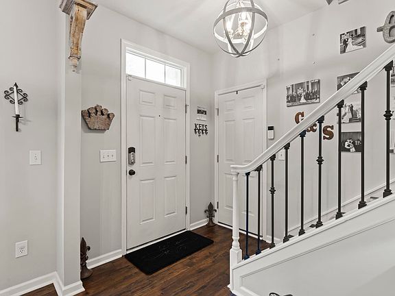 5th image of 321 Majesty Ct