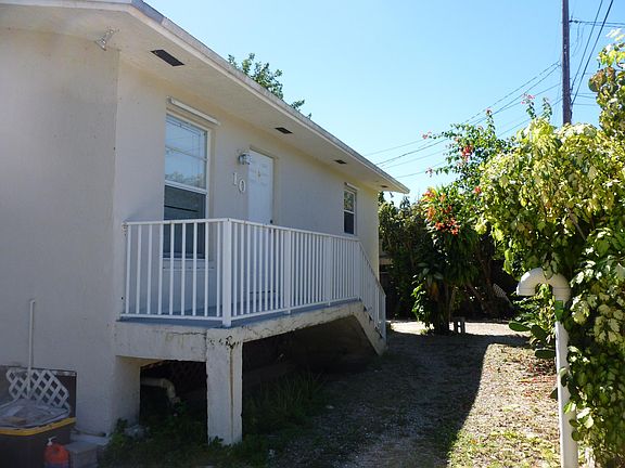 Side view 3 Feet off the ground Quaint Home