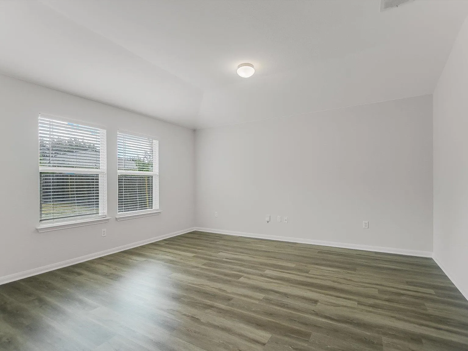 4 bed, 2.0 bath, 1769 sqft, $2,000 — Photo 4