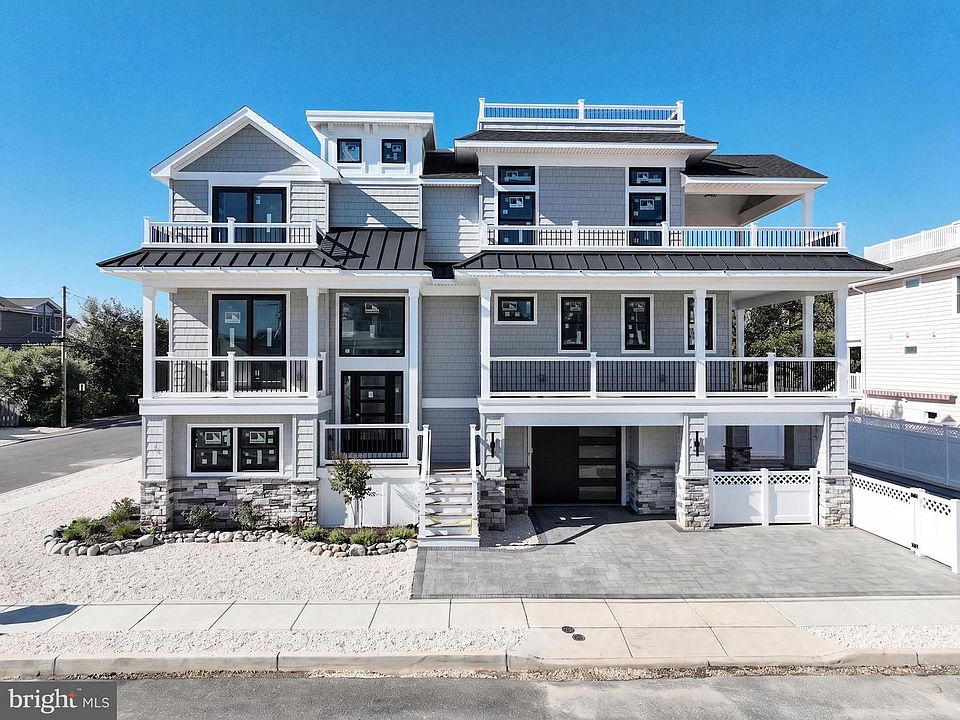 1st image of 2912 Beach Ave