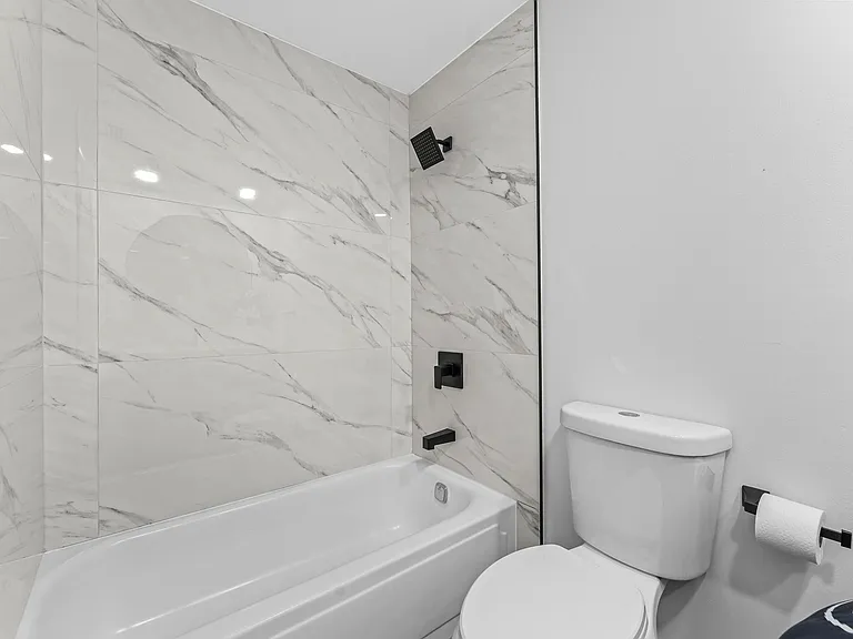 711 Laconia Cir #B — Photo 11