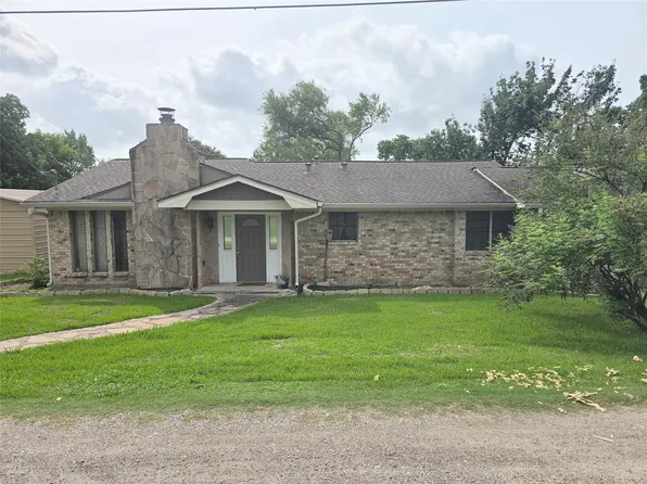 31 Clearview St, Pointblank, TX 77364