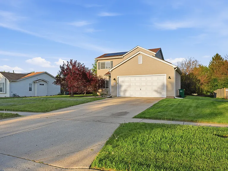 950 Donnelly Pl — Photo 3
