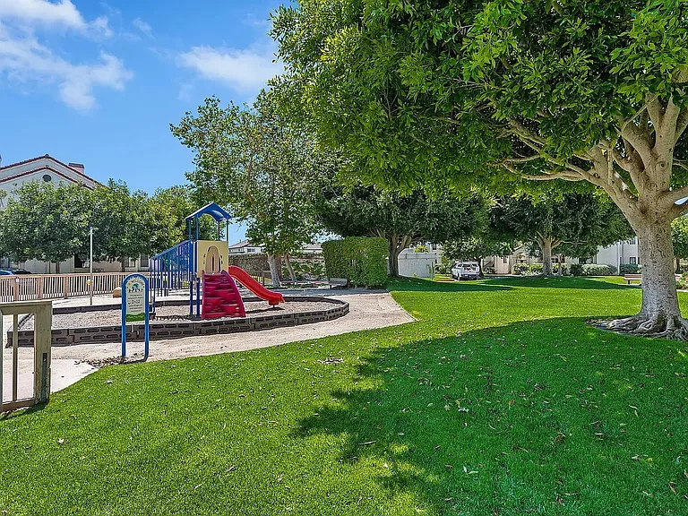 1260 Franciscan Ct #6 — Photo 2