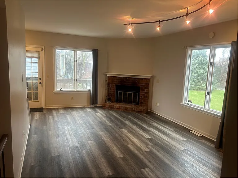 395 Alexander St #12 — Photo 9
