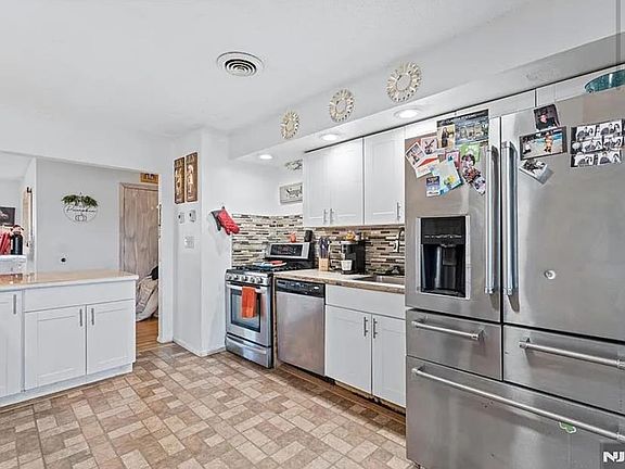 4th image of 40 Valley Ct