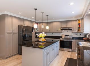 6169 Lochdale St, Burnaby, BC V5B 2M6