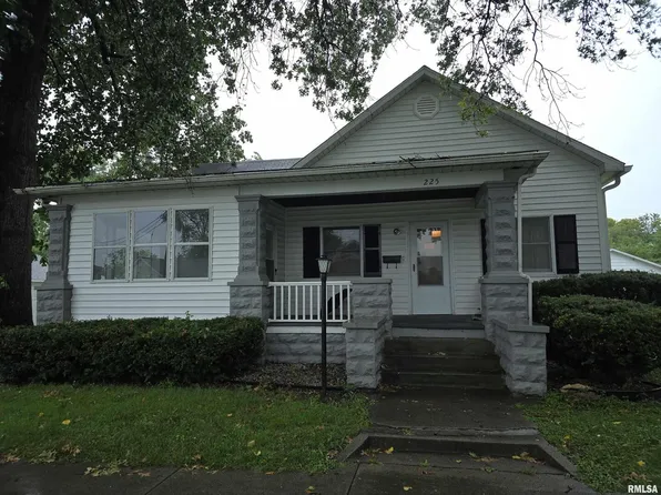 225 Cedar St, Centralia, IL 62801