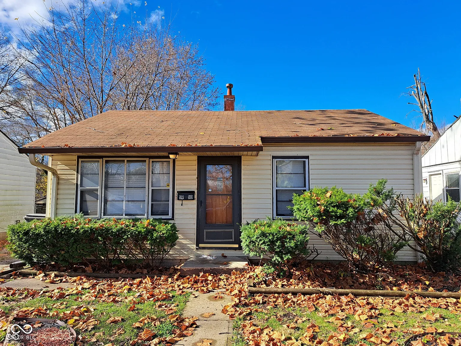 1910 N Riley Ave photo 1