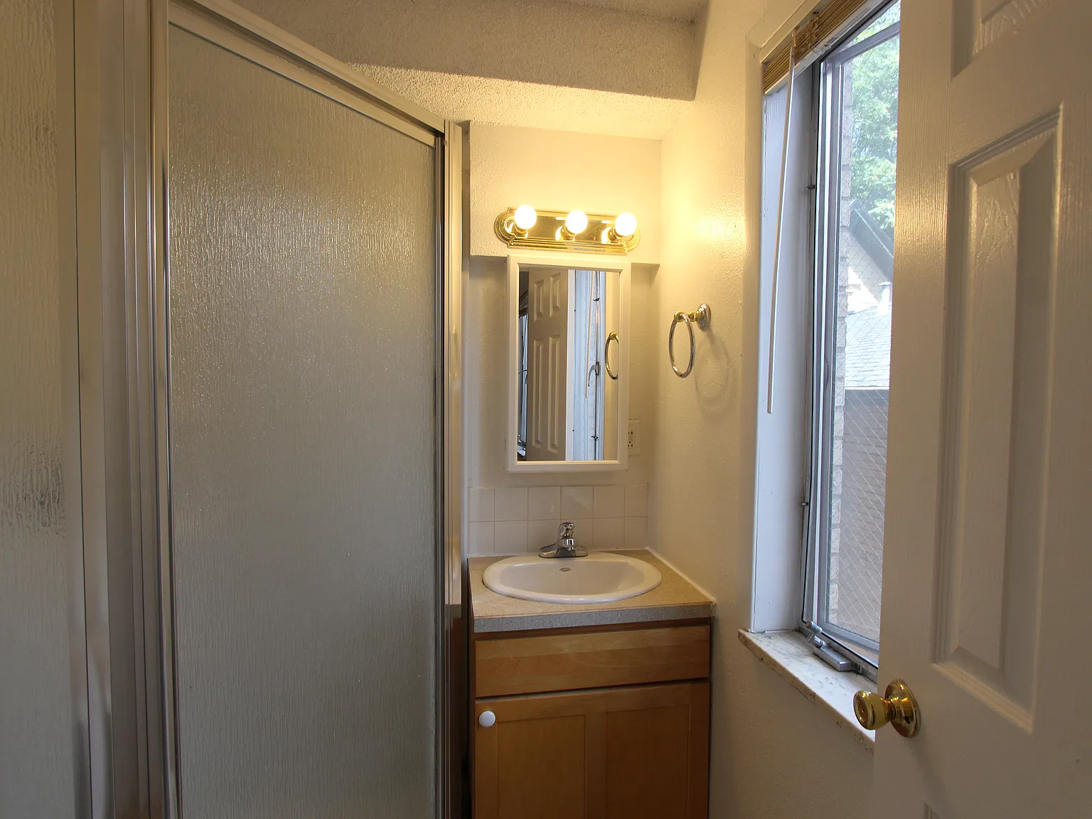 3 bed, 900 sqft, $4,800 — Photo 3