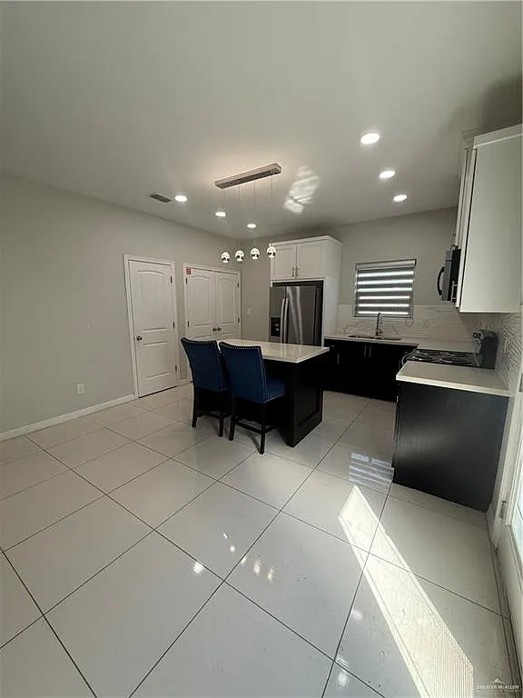 3 bed, 2.0 bath, 1025 sqft, $1,400 — Photo 4