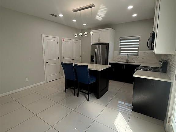 4th image of 204 W Rutherford Ave #4