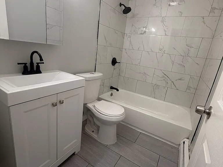 76 Revere St #2R — Photo 2