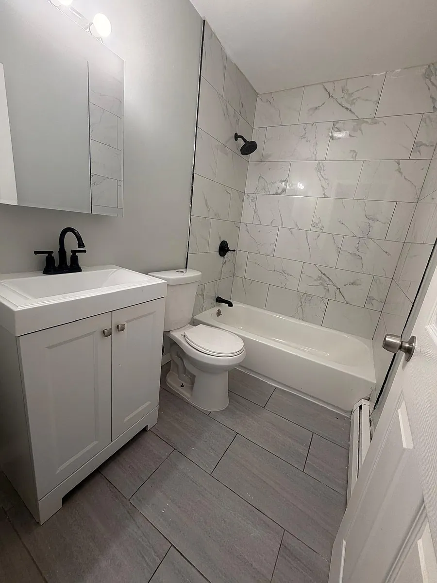 Building Photo - 76 Revere St #2R