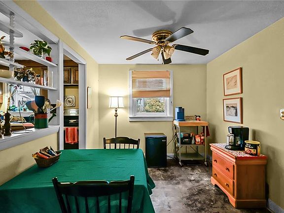 5th image of 44 Capron Farm Dr