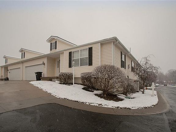 4th image of 12416 E 39th Ter S