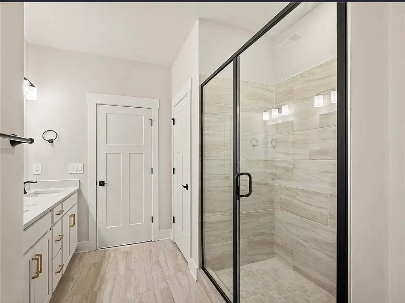 4 bed, 2018 sqft, $2,700 — Photo 3