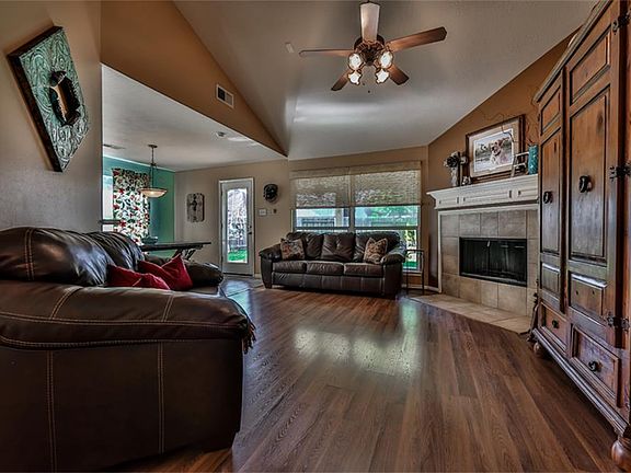 5th image of 18315 Heathridge Ln