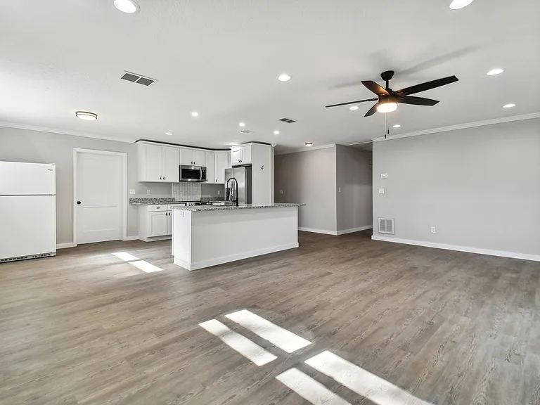 535 W Palmeden Dr — Photo 6