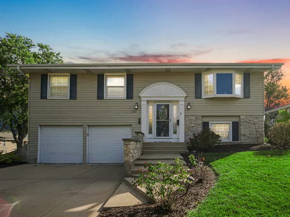 2S111 Churchill Ln, Glen Ellyn, IL 60137
