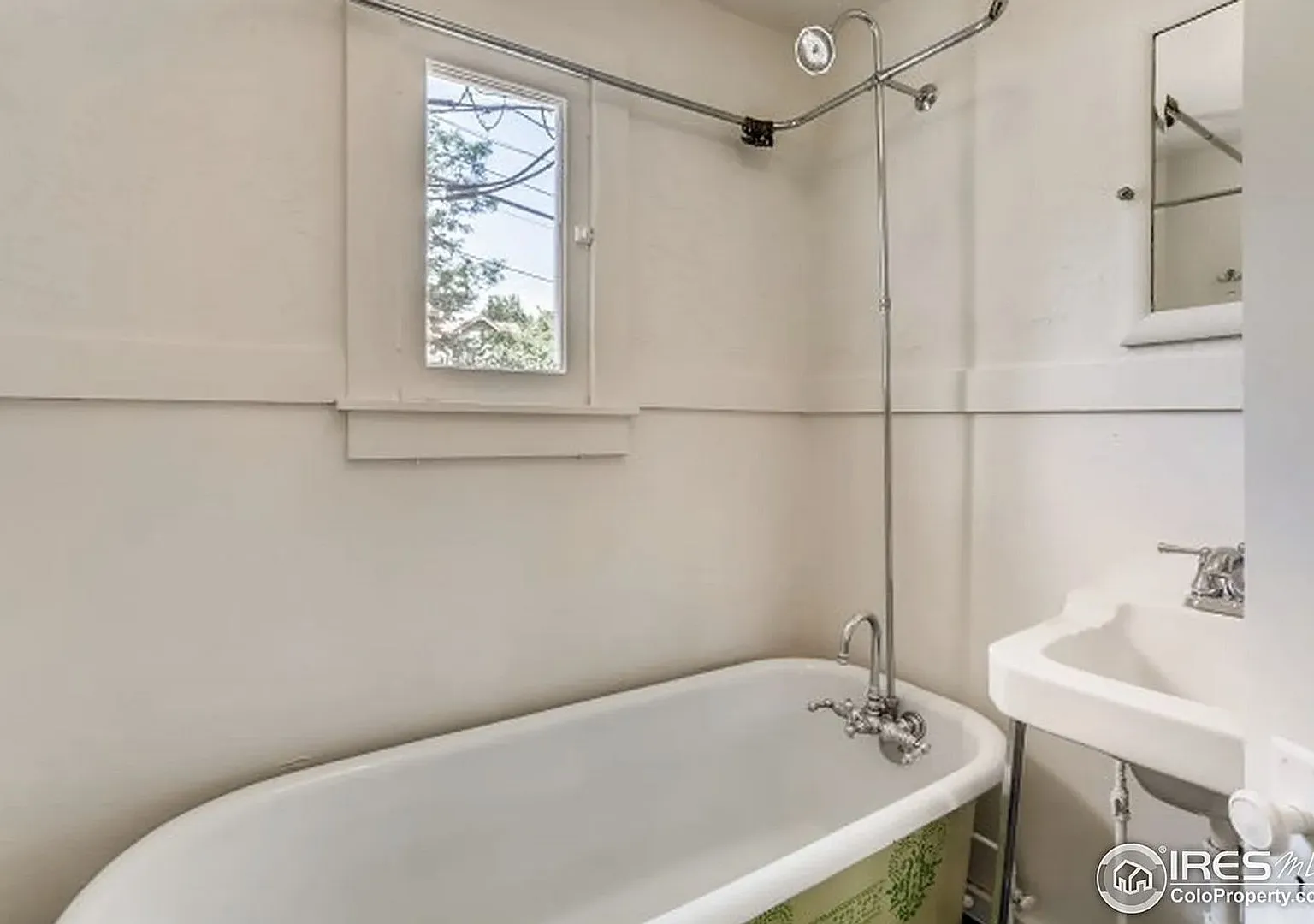 Charming Historic Carriage Home Steps from Pearl Street - Boulder Living at Its Finest! — Photo 4