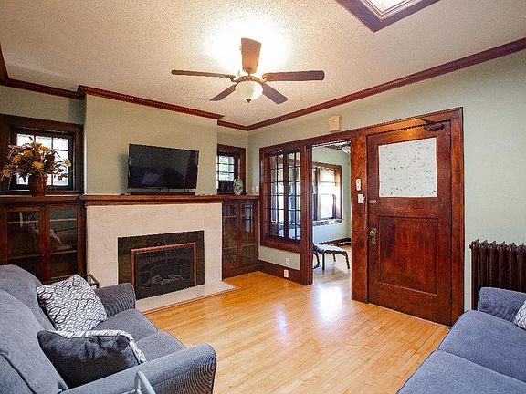 3rd image of 2433 Lyndale Ave S APT 101