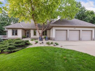 2355 Bridle Creek Cir, Chanhassen, MN 55317