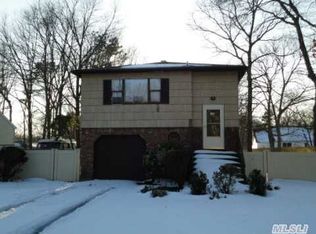 155 Forrest Ave, Shirley, NY 11967