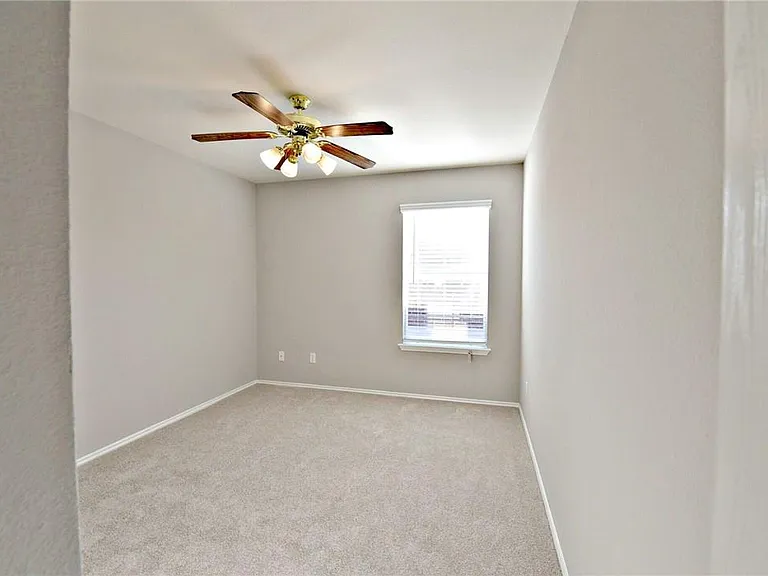 510 Golden Gate Dr — Photo 16