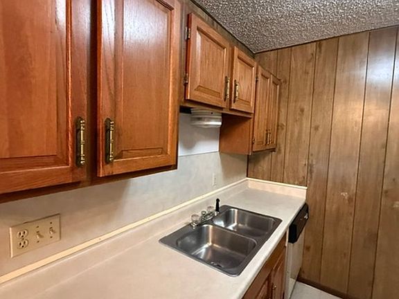 4th image of 975 Minter Ln