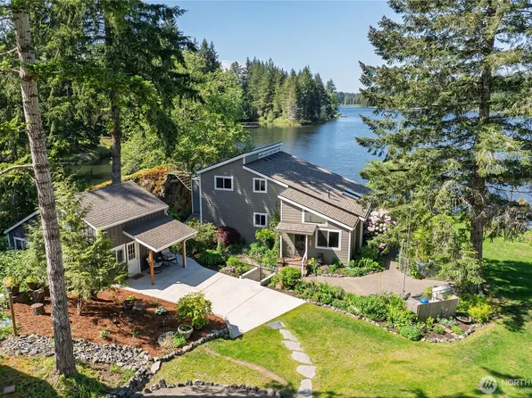 13720 W Raven Lane, Bremerton, WA 98312