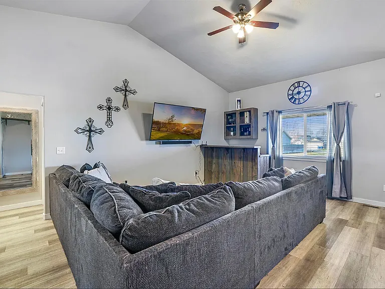 1421 N Birch St — Photo 4
