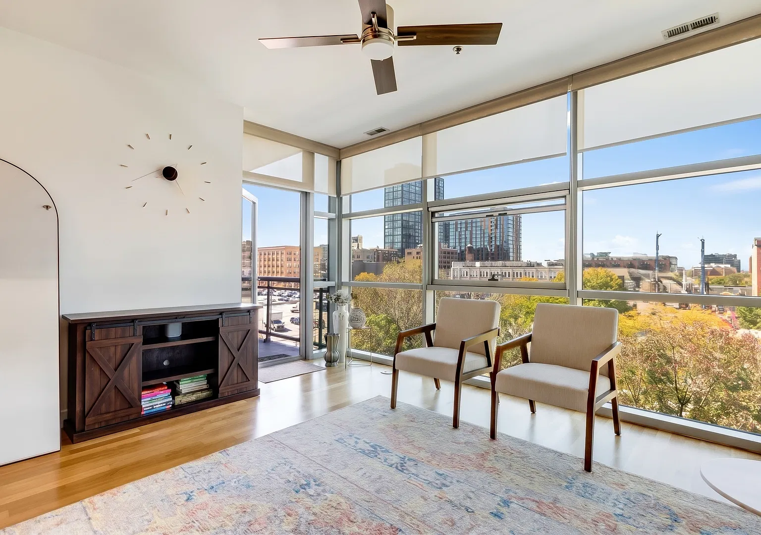 2 bed, 1000 sqft, $3,500 — Photo 2