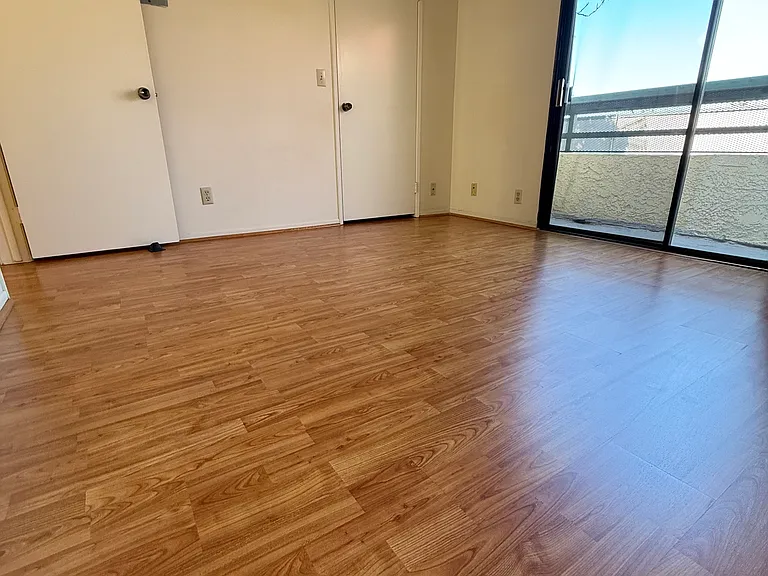 235 N Verdugo Rd #5 — Photo 8