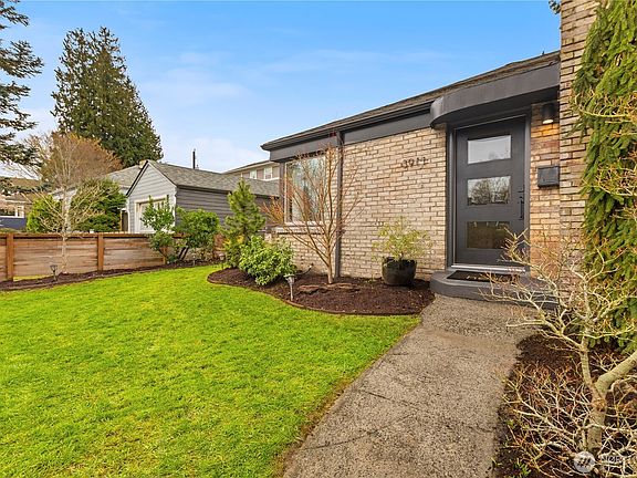 3rd image of 3911 SW Forest Street