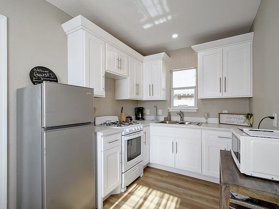 3rd image of 1006 Center St Unit 2