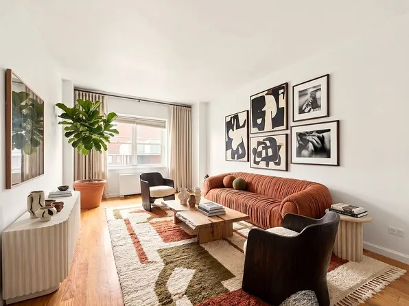 60 E 8th St APT 32A, New York, NY 10003