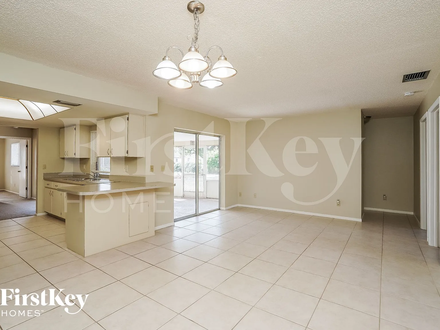 3 bed, 2.0 bath, 1726 sqft, $2,165 — Photo 4