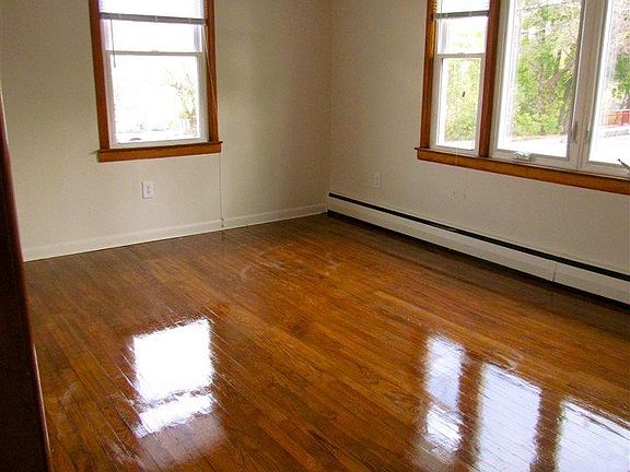 3rd image of 22 Hill St