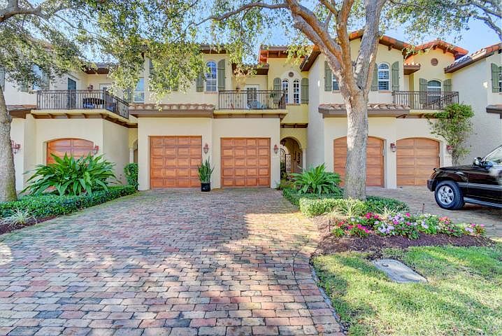 2nd image of 256 Venetian Dr #256