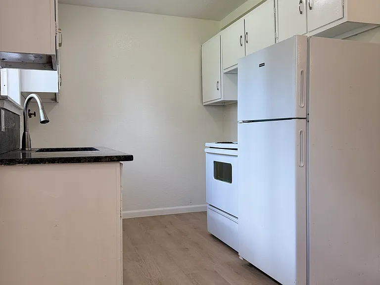 2412 E Saint Vrain St #B — Photo 2