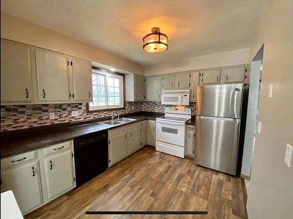 2nd image of 160 18th Pl NE