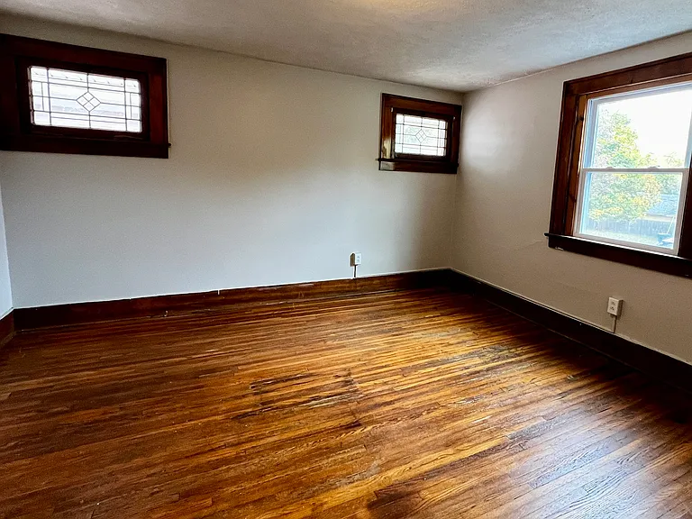 887 Woodbine Ave — Photo 11