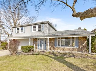 120 Ambleside Rd, Des Plaines, IL 60016