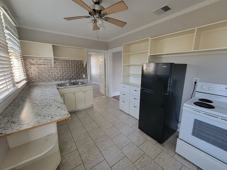 1019 Sheridan Ave #C — Photo 3